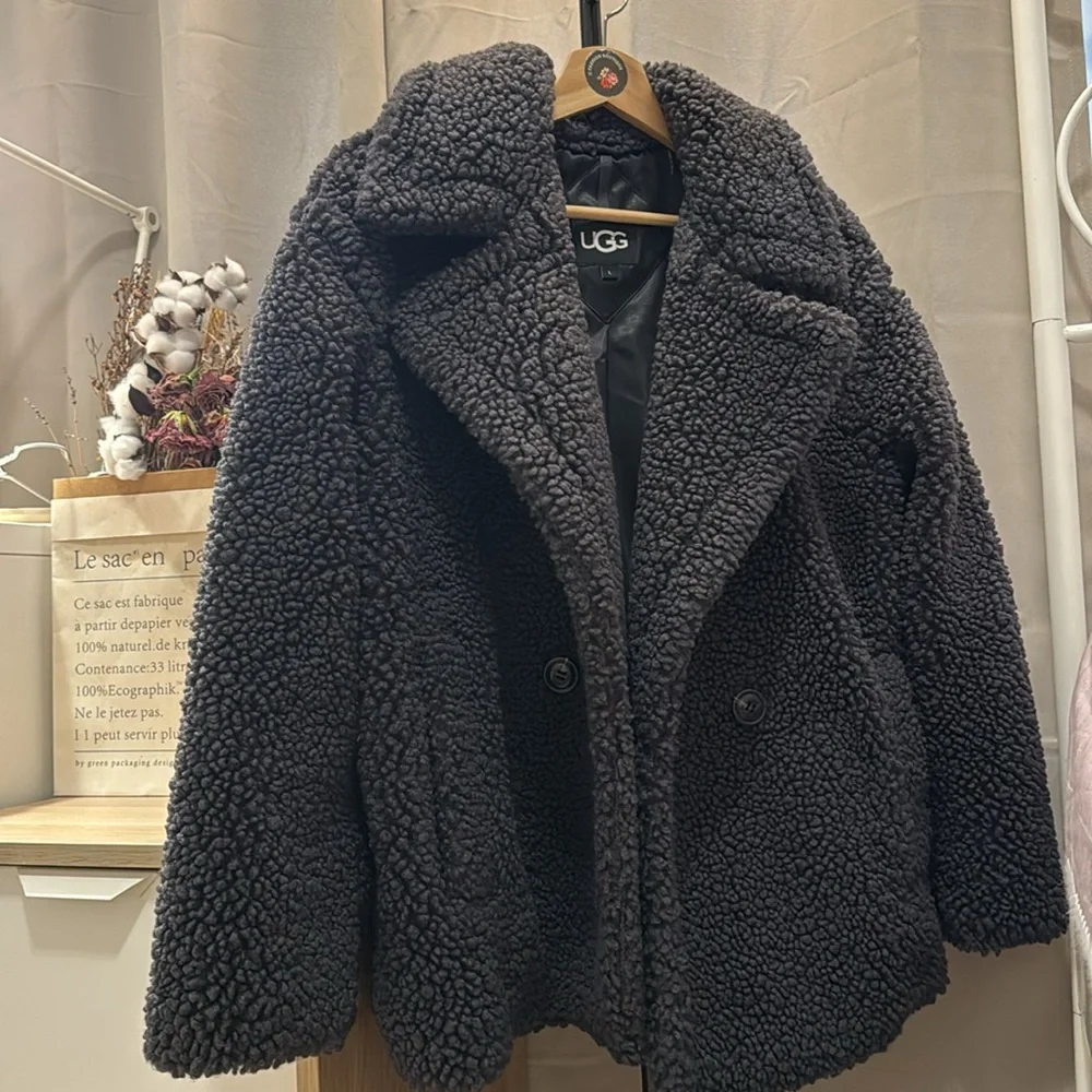 UGG Black Sherpa Jacket - Picture 1 of 4